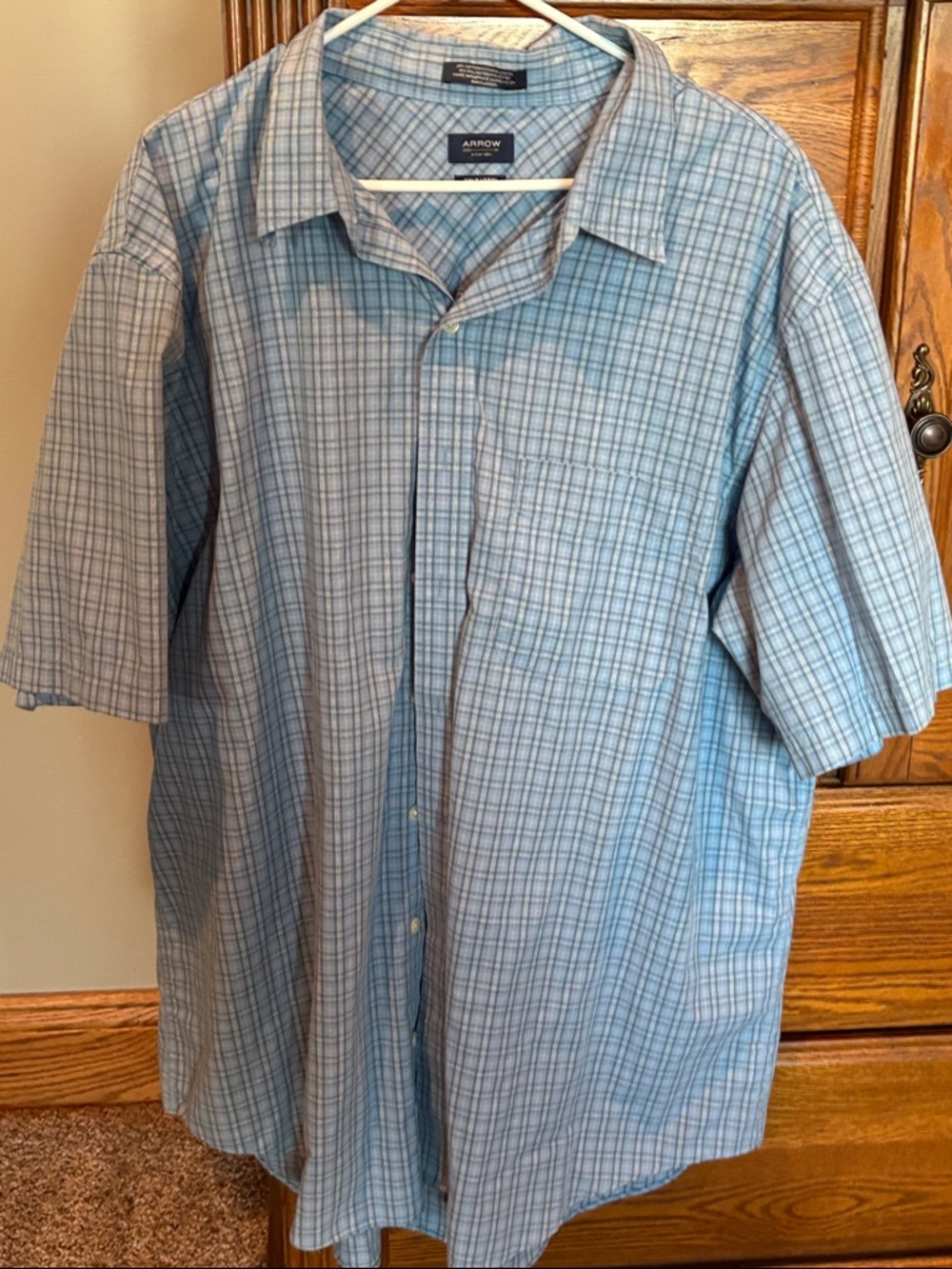 Arrow Men’s Blue and White Plaid Short-Sleeve Button-Down Shirt